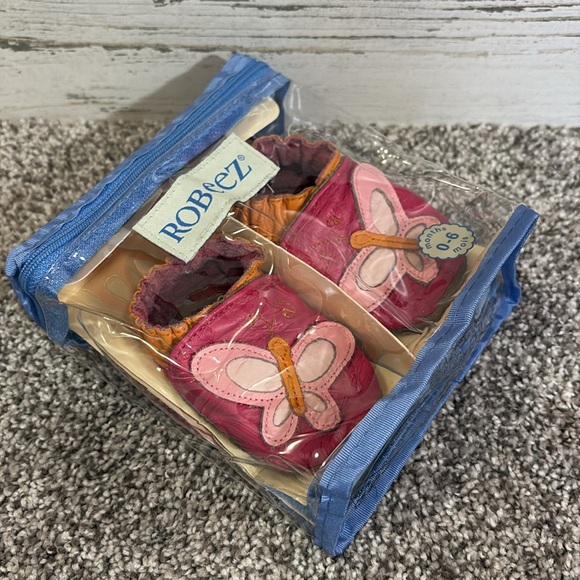 Robeez size 0-6 month girls crib shoes - Picture 4 of 5